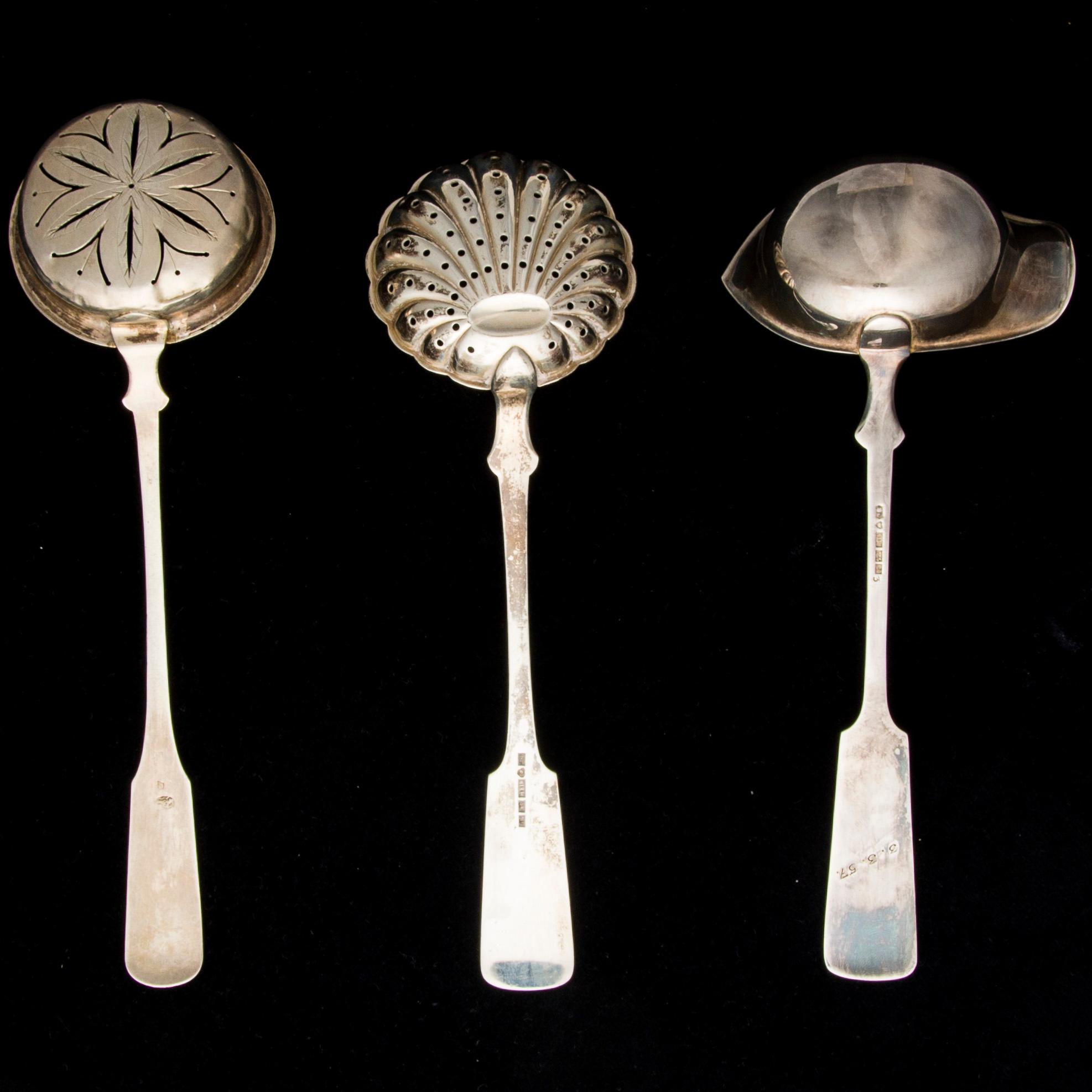 PARTI BESTICK, 44 delar, silver, "Mussla", finska stämplar, 1918-50. Tot vikt 1084,8 g.