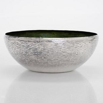 Eva Hidström, skål, sterling silver och emalj, Kultakeskus, Tavastehus 1976.