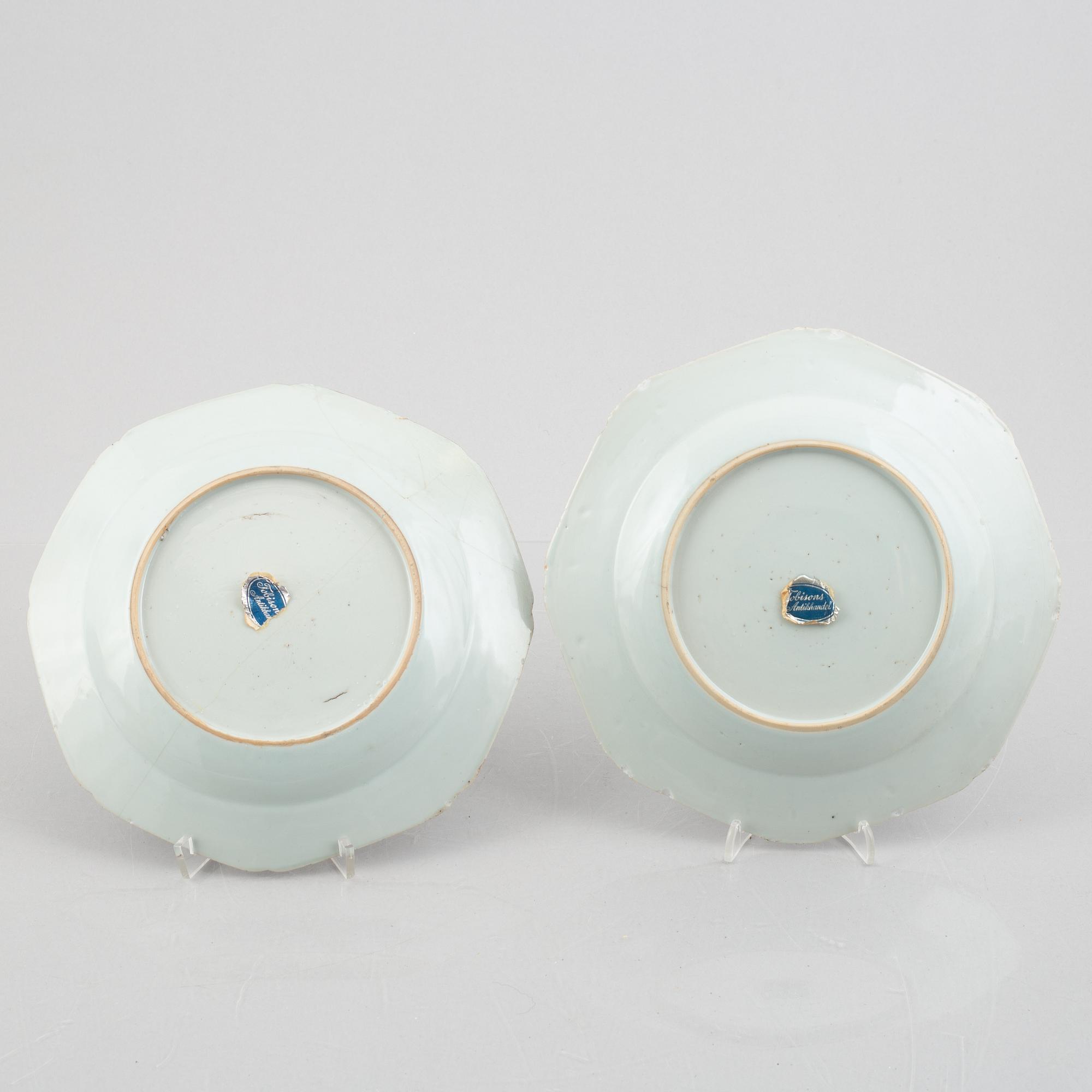Five pieces of blue and white Chinese porcelain, Qing dynasty, 18th-19th century.
