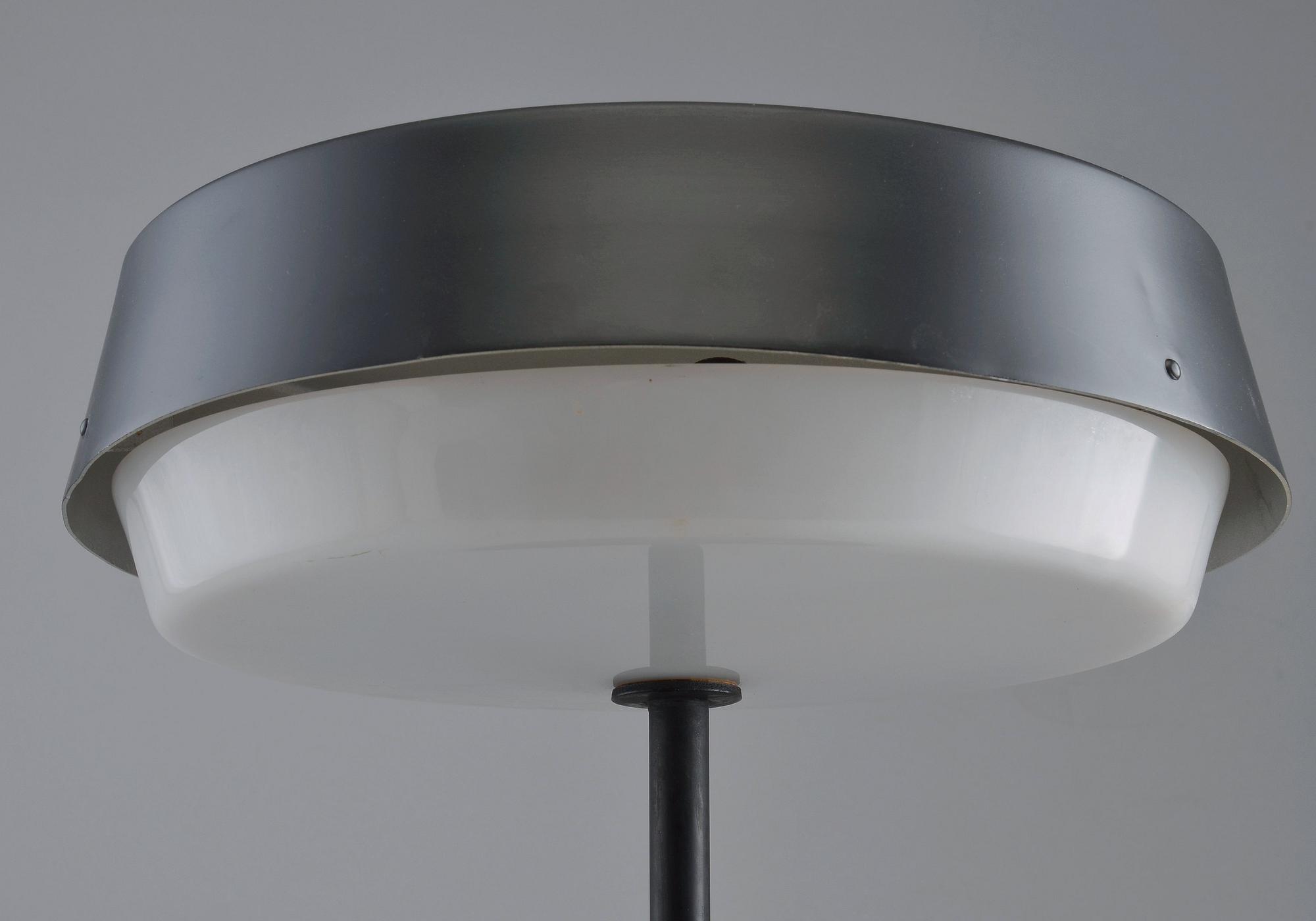 Voitto Haapalainen, BORDSLAMPA.