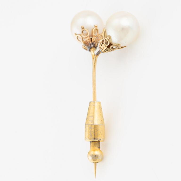 Brooch, pin, 18K gold with pearls.