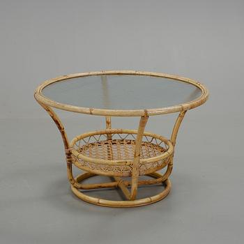 FÅTÖLJER, ett par, samt BORD, 1900-talets mitt/ andra hälft.