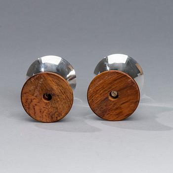LJUSSTAKAR, 2 st, silver och trä, Tapio Wirkkala, signerad TW, Kultakeskus, Tavasthus, 1961.