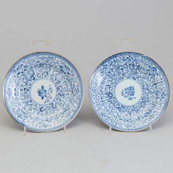 A set of four blue and white dishes, Qing dynasty, Kangxi (1662-1722).