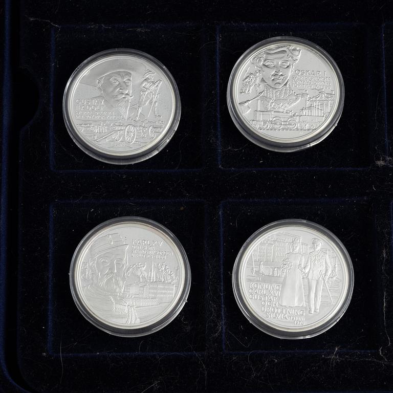 A set of 36 silver commeroative medals of Swedish kings and queens.