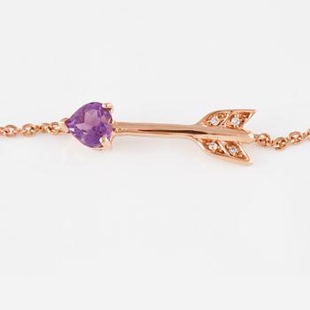 ARMBAND, 18K roséguld med 4 små briljantslipade diamanter samt fasettslipad ametist ca 0.20 ct. Vikt 1,4 gram.