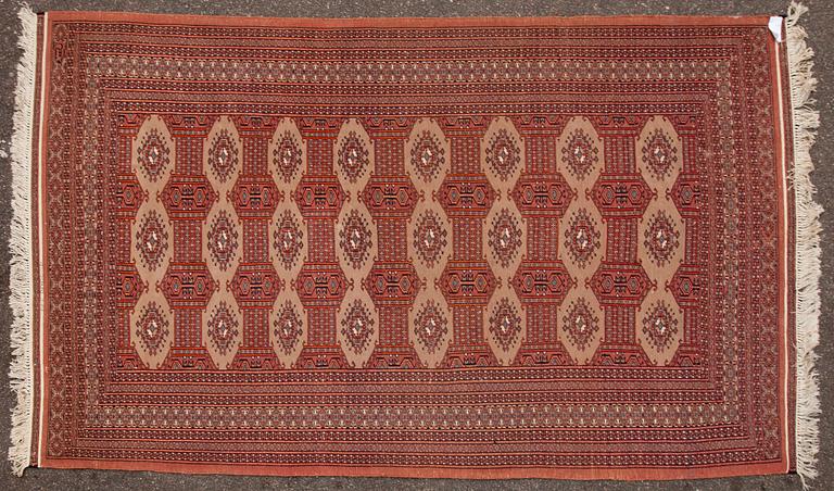 MATTA, Pakistan. Ca 257x157 cm.