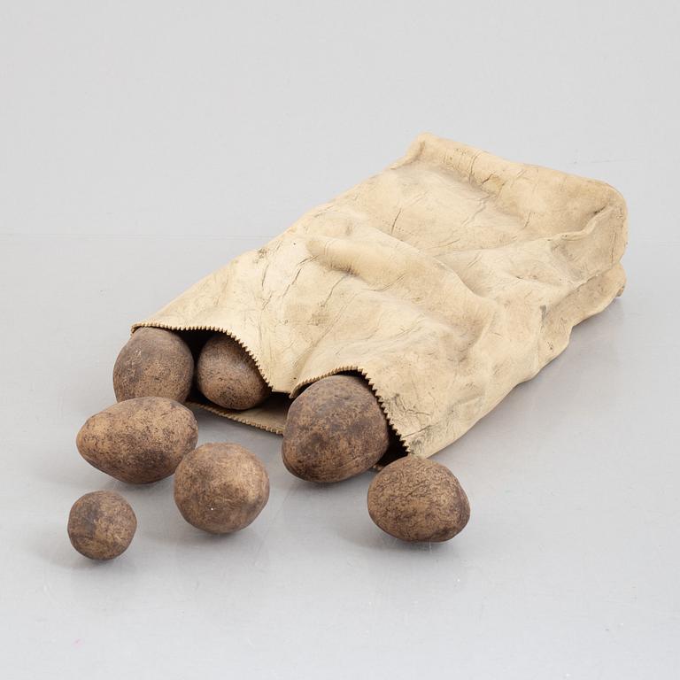 Ingrid Herrlin, a stoneware sculpture.
