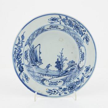 Servisdelar, porslin, 43 st, Kina, Qingdynastin, mestadels Qianlong (1735-95).