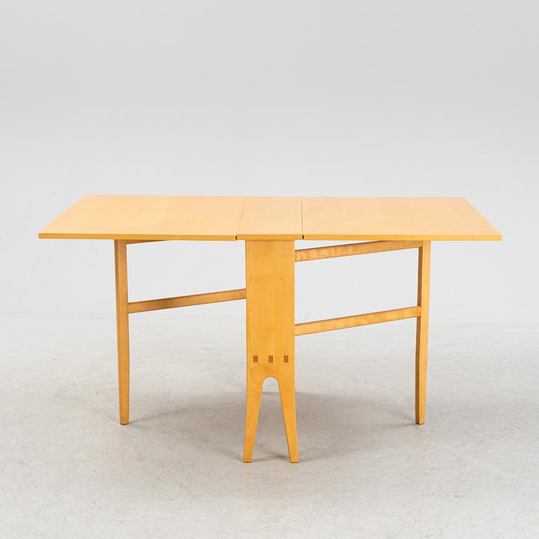 A 'Talavid' birch gate leg table by Carl Malmsten, end of the 20th Century.