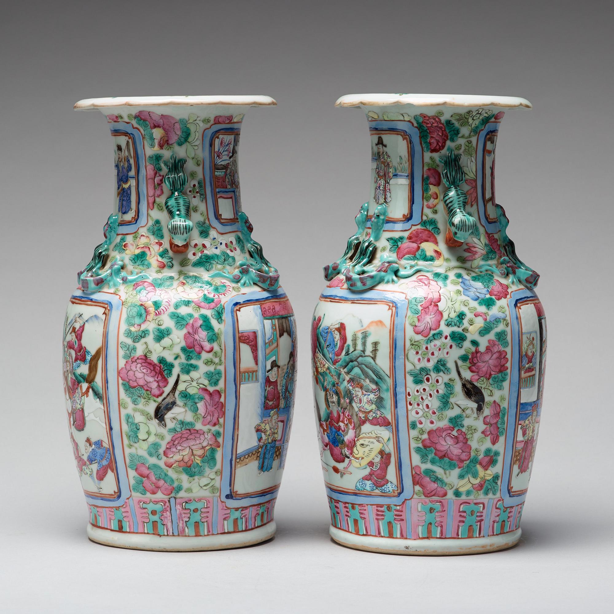 VASER, ett par, porslin. Qingdynastin, 1800-tal.