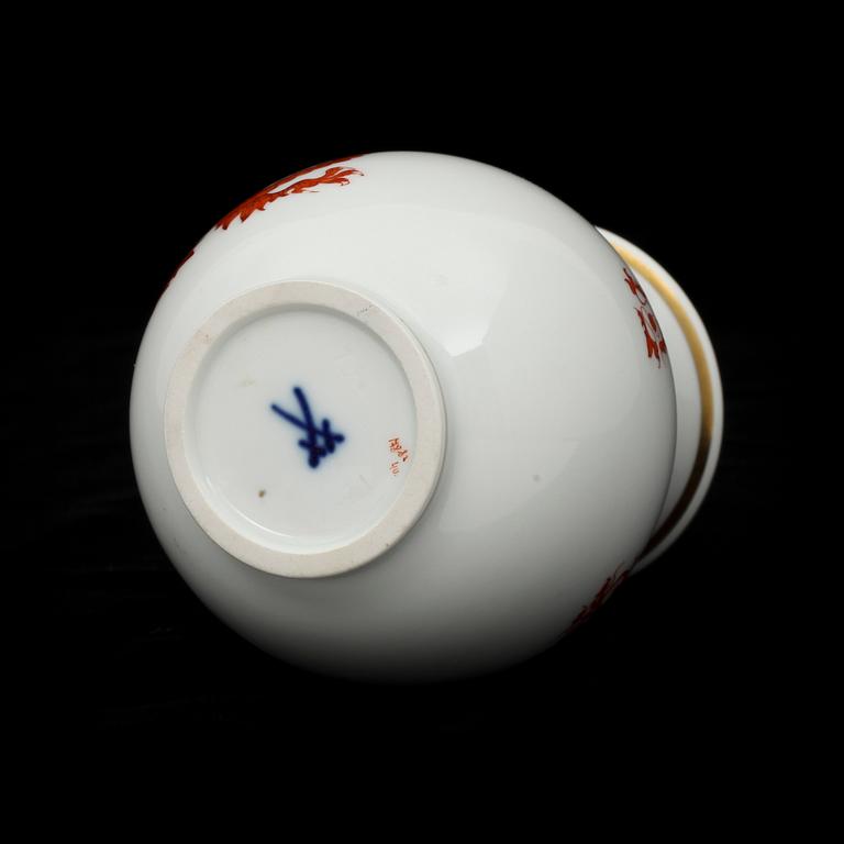 LOCKASK och VAS, porslin, Meissen, 1900-talets första häft.