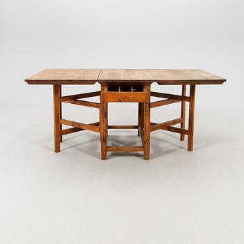 Drop-leaf table, late 19th century.