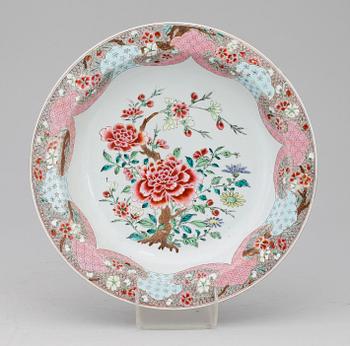 SKÅLFAT, porslin, Kina. Qianlong 1735-96.