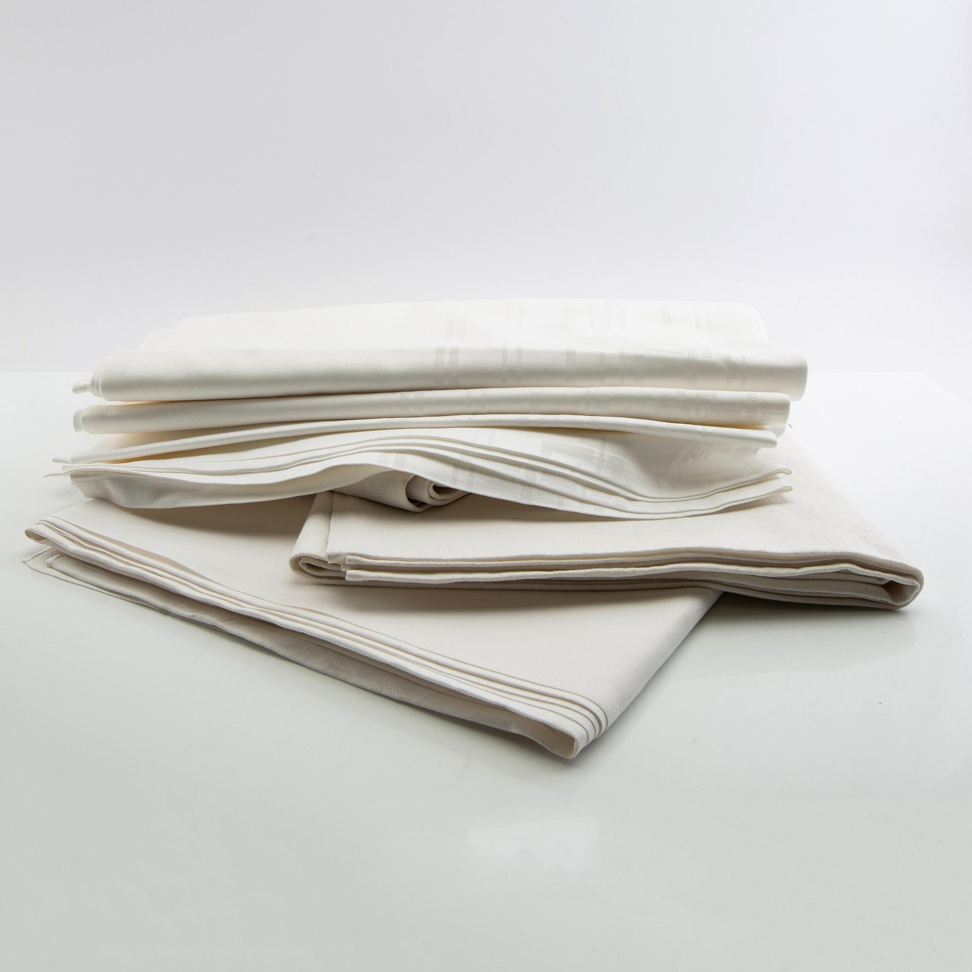 Dukar 4 st damast och dräll 1900-talets första hälft/mitt.