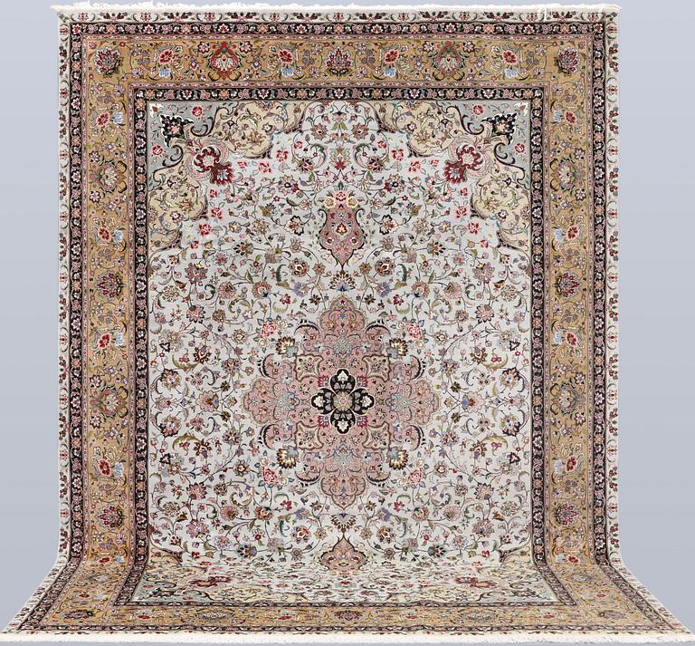 A Tabriz carpet, part silk, so-called 50 Raj, approx. 348 x 252 cm.