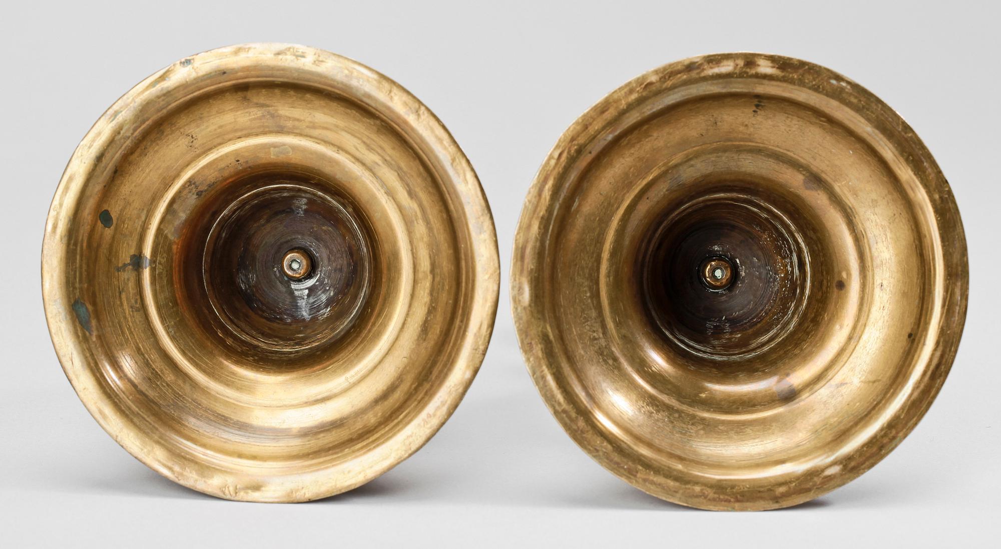 LJUSSTAKAR, ett par, mässing, barock, 1600-talets slut.