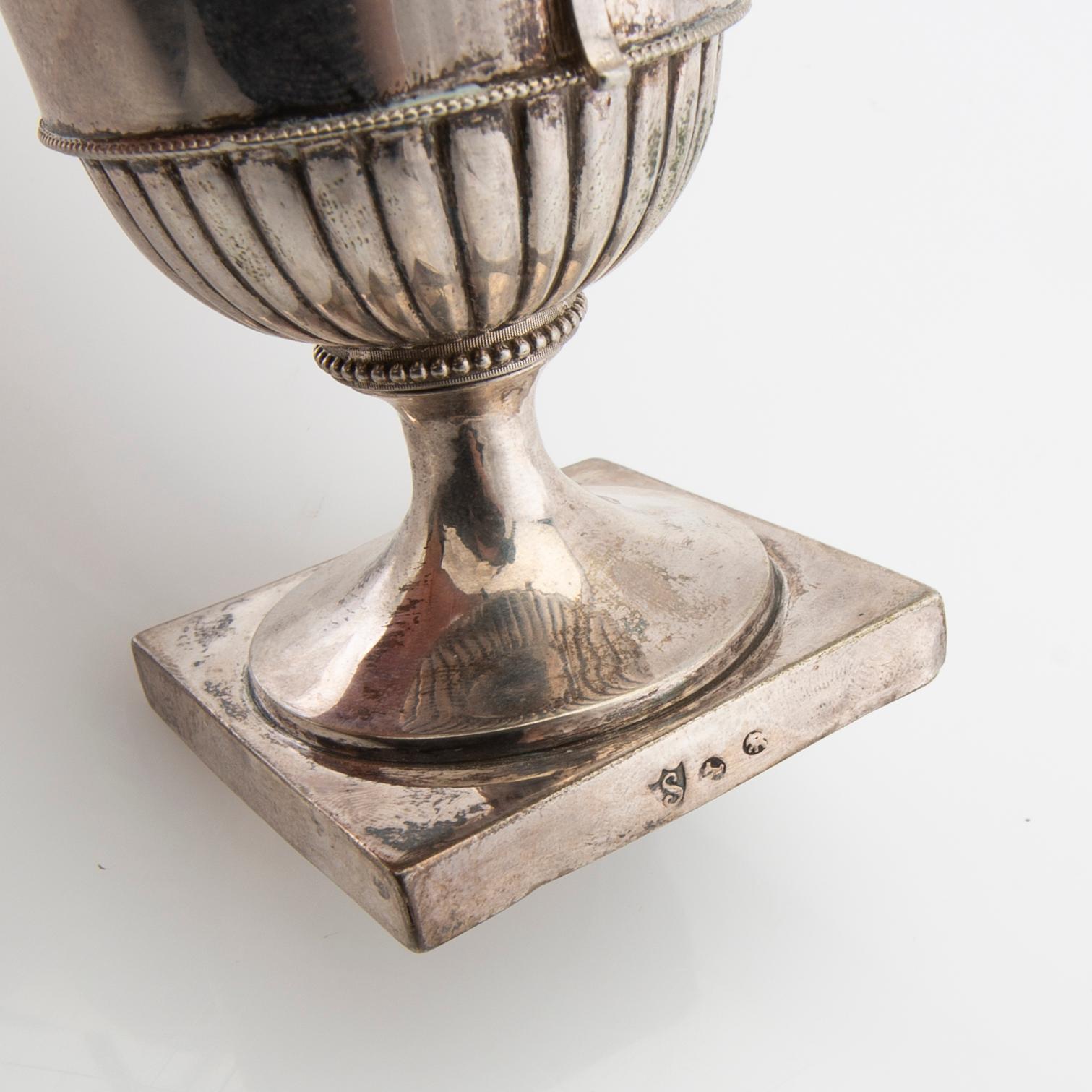Senapskanna silver troligen England/Irland tidigt 1800-tal.