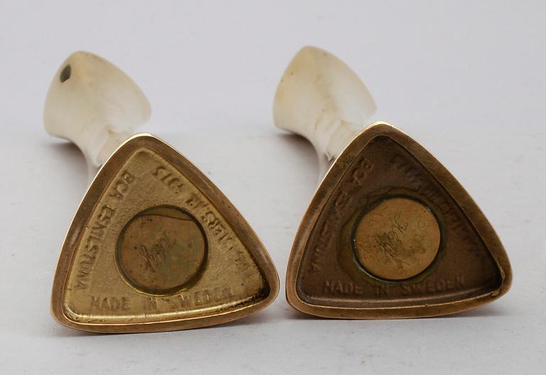 LJUSSTAKAR/VASER, 1 par, mässing, Eskilstuna, K-E Ytterberg, BCA Eskilstuna, signerade Key, 1960-tal.