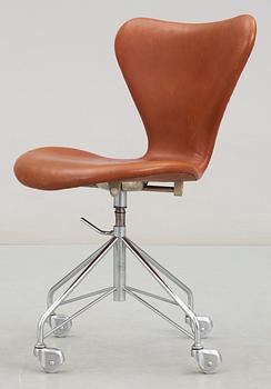 An Arne Jacobsen 'Series 7' desk chair by Fritz Hansen, Denmark, 1960's.