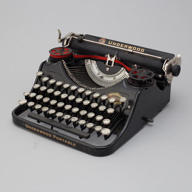 A early 20th century Underwood typewriter.