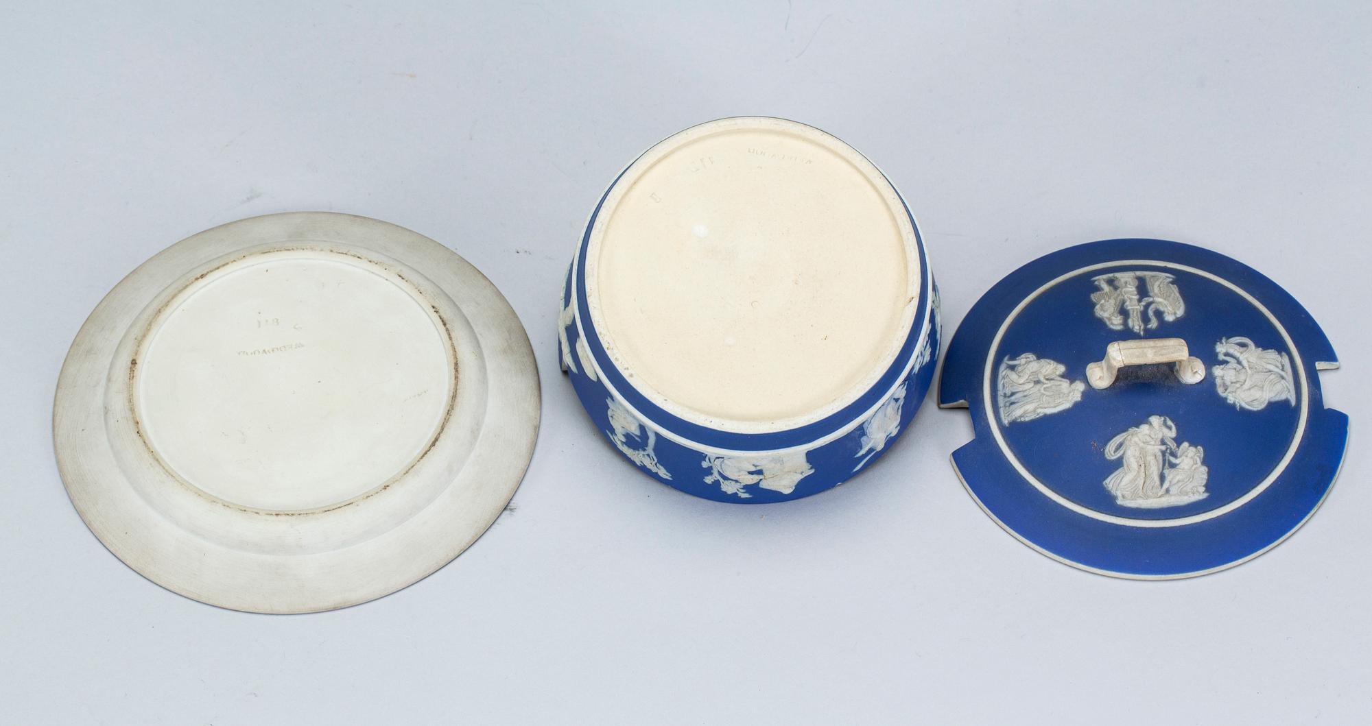 SMÖRASK, Wedgwood, jasperware, stämplad 1864.