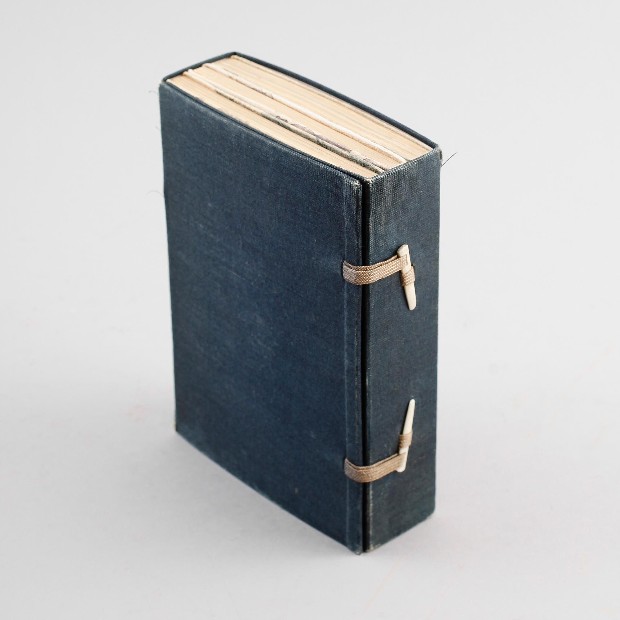BÖCKER, 3 vol, "Sword and blossom Poems from the Japanese" T. Hasegawa Publisher, Tokyo, 1910.