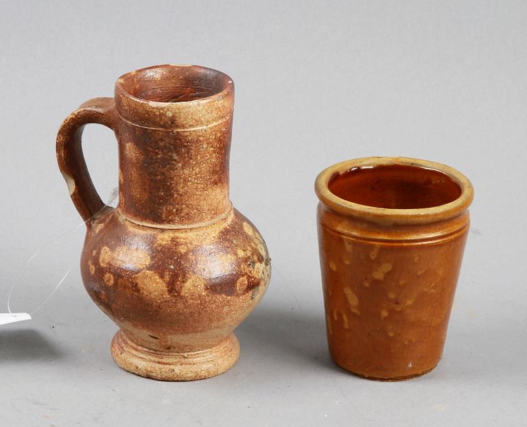 KANNA SAMT MUGG, saltglaserat stengods, troligen Tyskland.