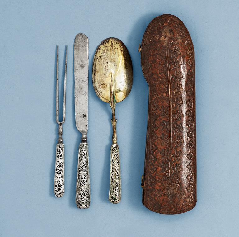 A GERMAN PARCEL-GILT SET OF TRAVEL CUTLERY, Makers mark of Erhard Warnberger II, Augsburg (1694-1733).