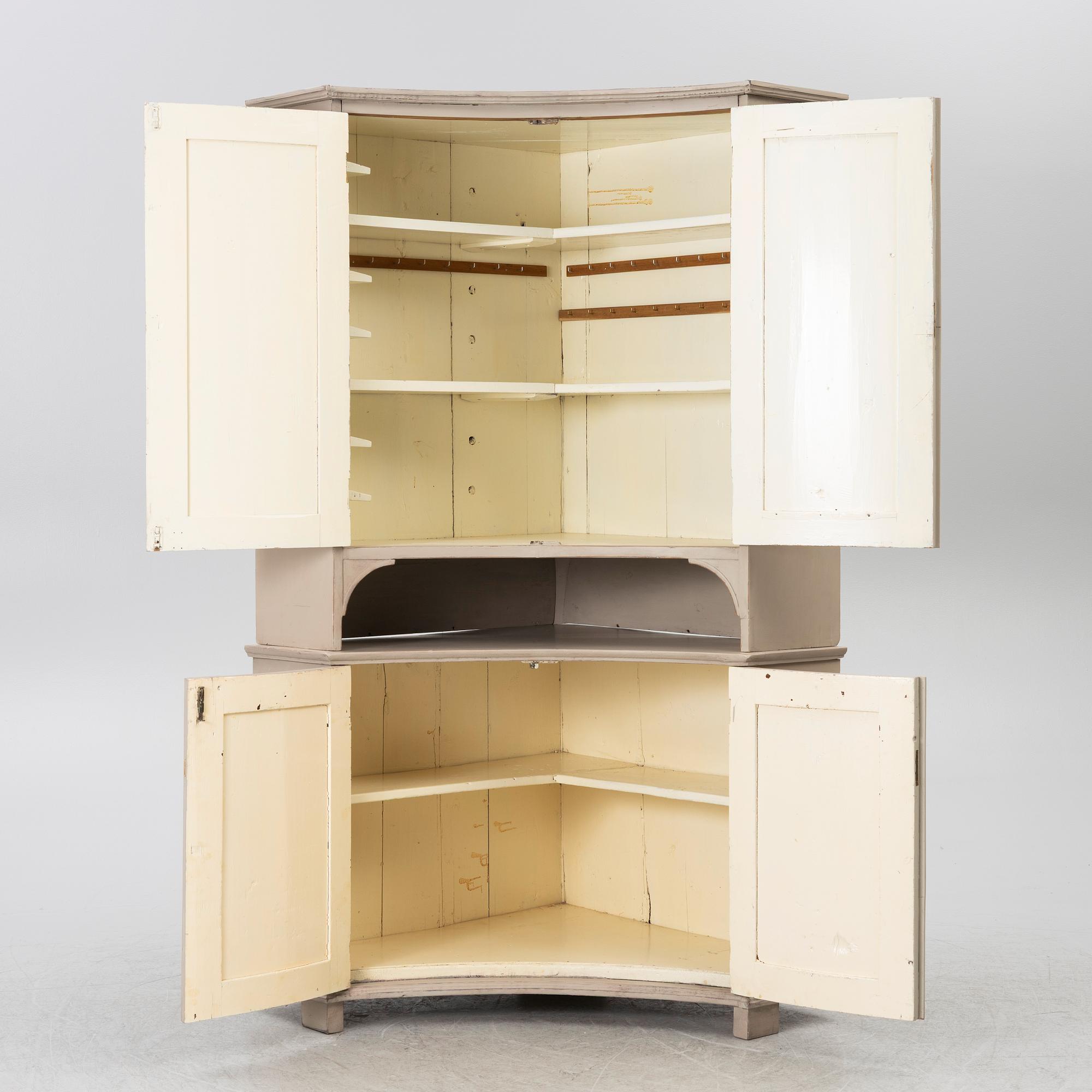 Corner cabinet, 19th century.
