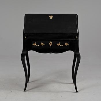 SEKRETÄR, rokokstil, 1900-talets första hälft.