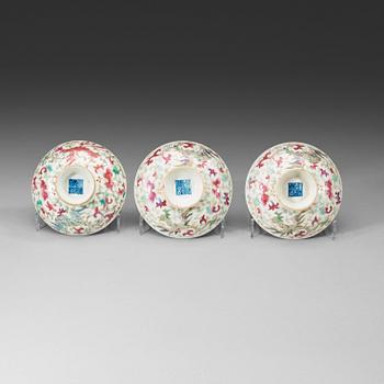 295. LOCK, tre stycken, sen Qing dynasti, med Qianlongs sigillmärke.