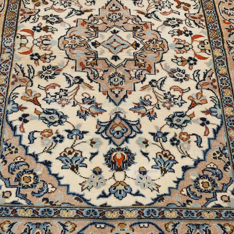 A KESHAN RUG, 145 x 97 cm.