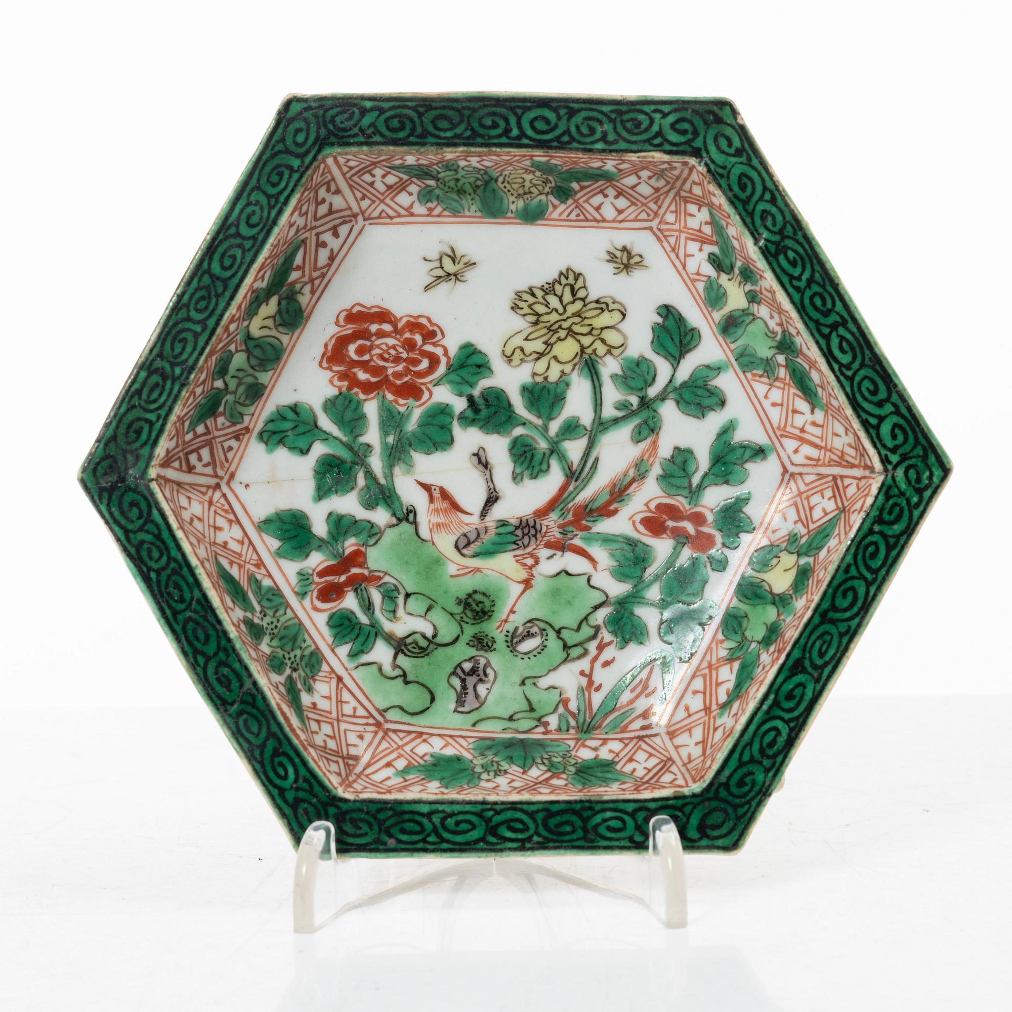 Skålfat, tre stycken, porslin. Kina, 1600-tal.