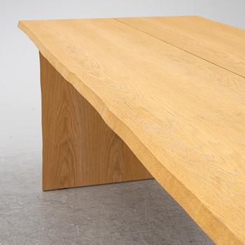 Philippe Malouin, a 'Bookmatch table'. Hem, 2021.