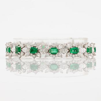 A bracelet in 18K white gold with step-cut emeralds and round and navette-shaped brilliant-cut diamonds.