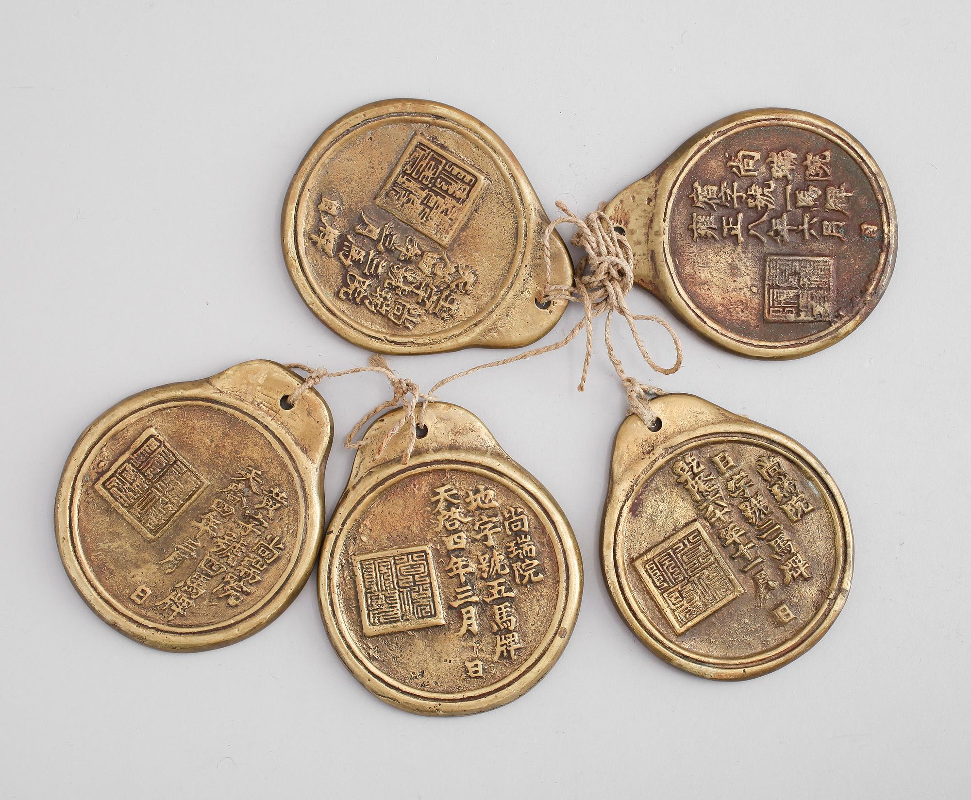 PLAKETTER, 5 st, mässing, Kina, 1900-tal.