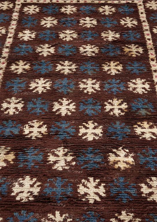 CARPET. "Svarta prinsen". Knotted pile. 308 x 148,5 cm. Signed AB MMF.