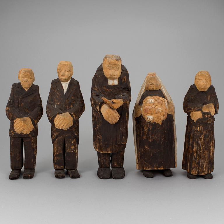 AXEL PETERSSON DÖDERHULTARN, Skulpturgrupp, "Bröllop", bestående av 5 figurer, snidad och delvis bemålat trä.