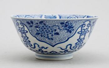 SKÅL, porslin. Qing dynastin, Kangxi (1662-1722).