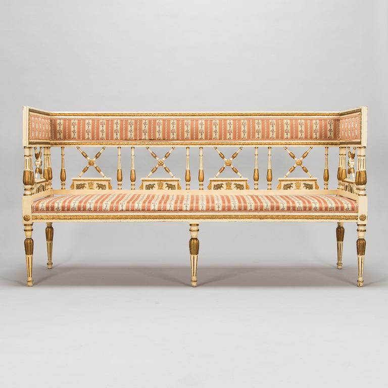 Soffa, bord samt ett par karmstolar, sengustaviansk stil, 1900-talets början.