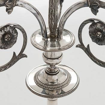 Pehr och Adolf Zethelius, kandelabrar, ett par, silver, Stockholm 1797 och 1824. Empire.