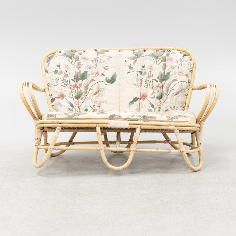 Soffa, bord, fåtöljer ett par, 1900-talets andra hälft.