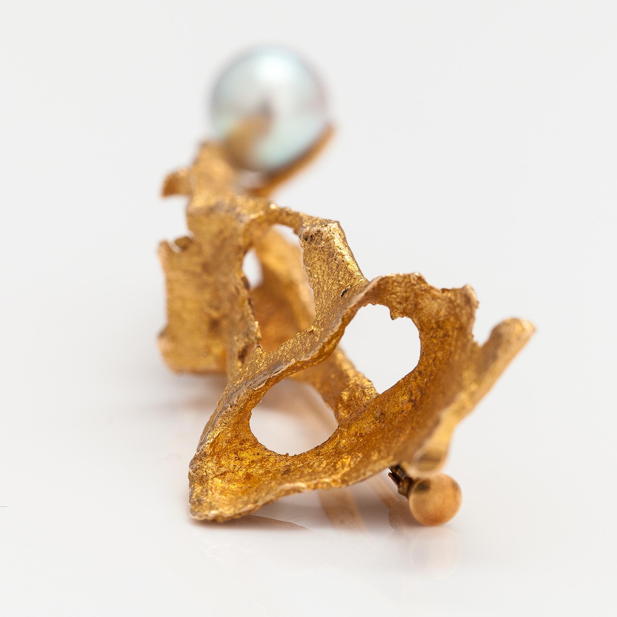 Björn Weckström, A 14K gold brooch "The magic of happiness" with cultured pearls. Lapponia 1968.