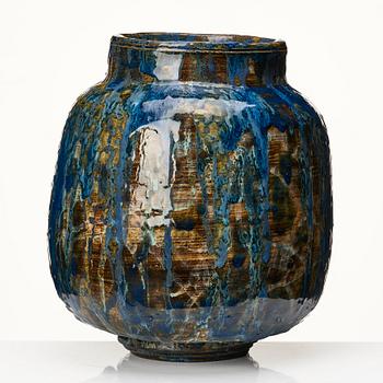 Kyllikki Salmenhaara, a stoneware vase, Arabia, Finland probably 1950s.