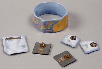 ARMBAND, BROSCH samt ÖRHÄNGEN, två par, porslin, Rosenthal studio-linie.