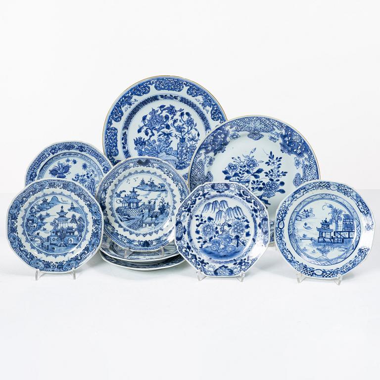 Tallrikar, 16 st, porslin, Kina, Qianlong (1736-95).