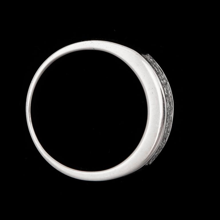 RING, 18k vitguld med 30 princesslipade diamanter tot ca1,50ct. 2000-tal. Vikt 6,5g.