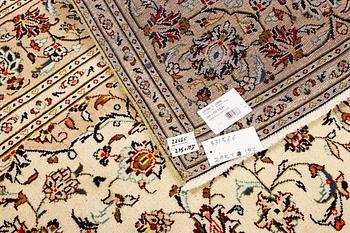 A Keshan carpet, c. 295 x 197 cm.