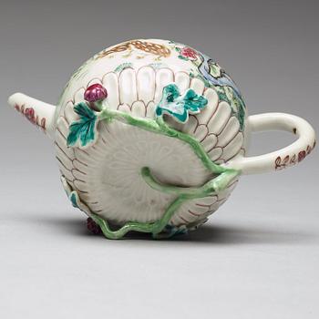 A famille rose tea pot with cover, Qing dynasty, 18th Century.